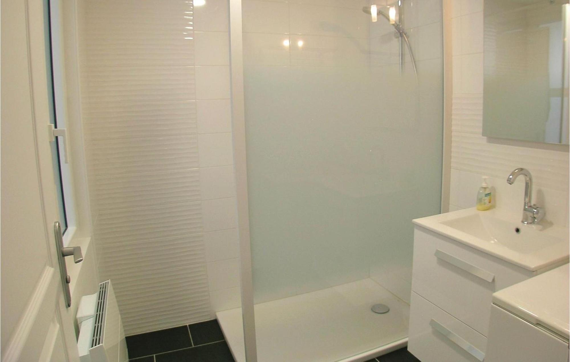 2 Bedroom Awesome Apartment In แม-เล-แบ็ง ภายนอก รูปภาพ