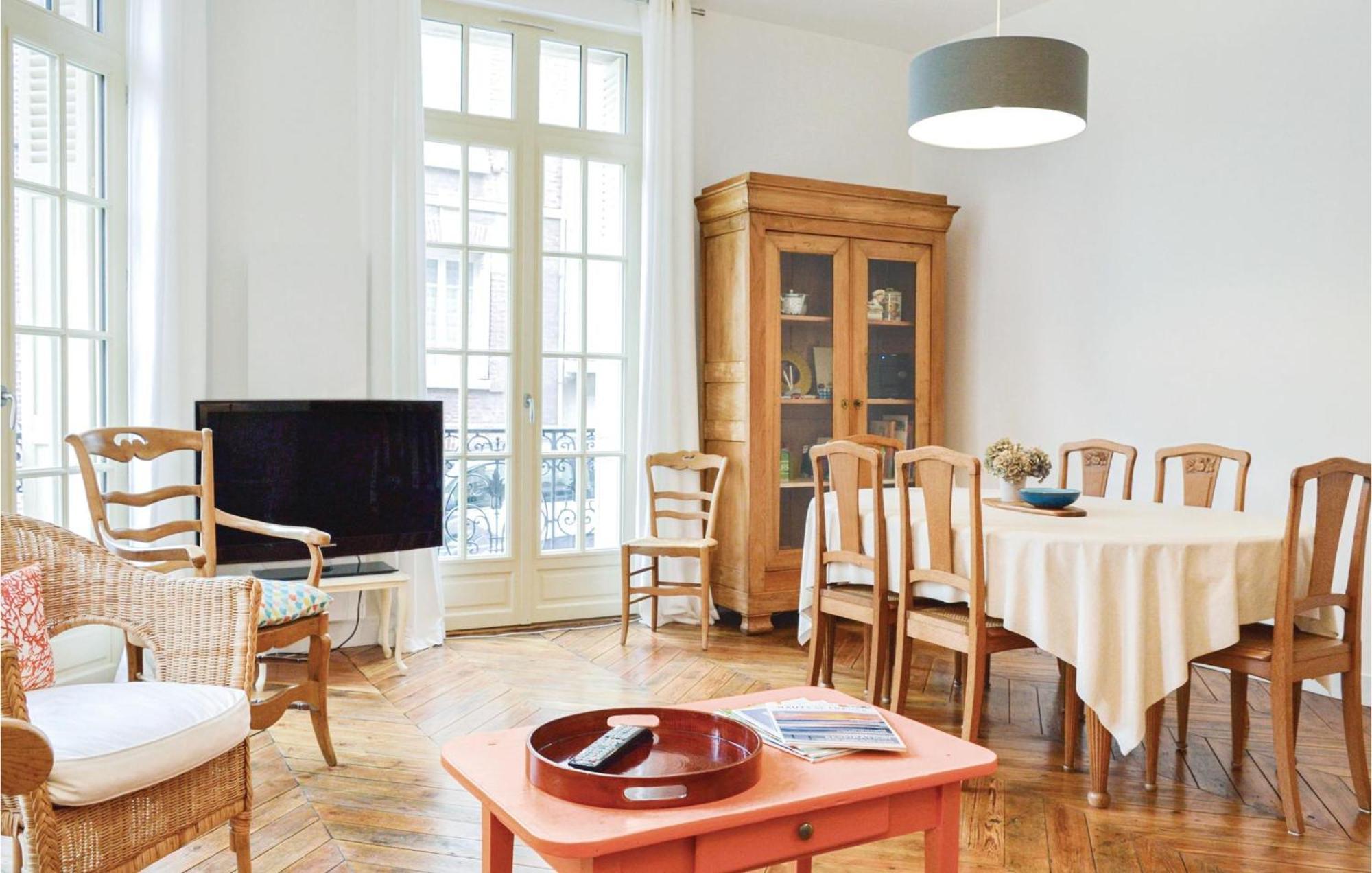2 Bedroom Awesome Apartment In แม-เล-แบ็ง ภายนอก รูปภาพ